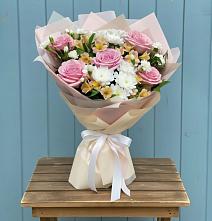 Букет цветов из:  Гвоздики, Орхидеи и Розы #REPLACE_PRED# Большегривском