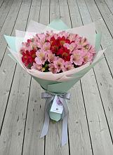 Букет цветов из:  Альстромерии в Большегривском