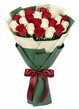 Букет Микс из красных и белых роз в Большегривском