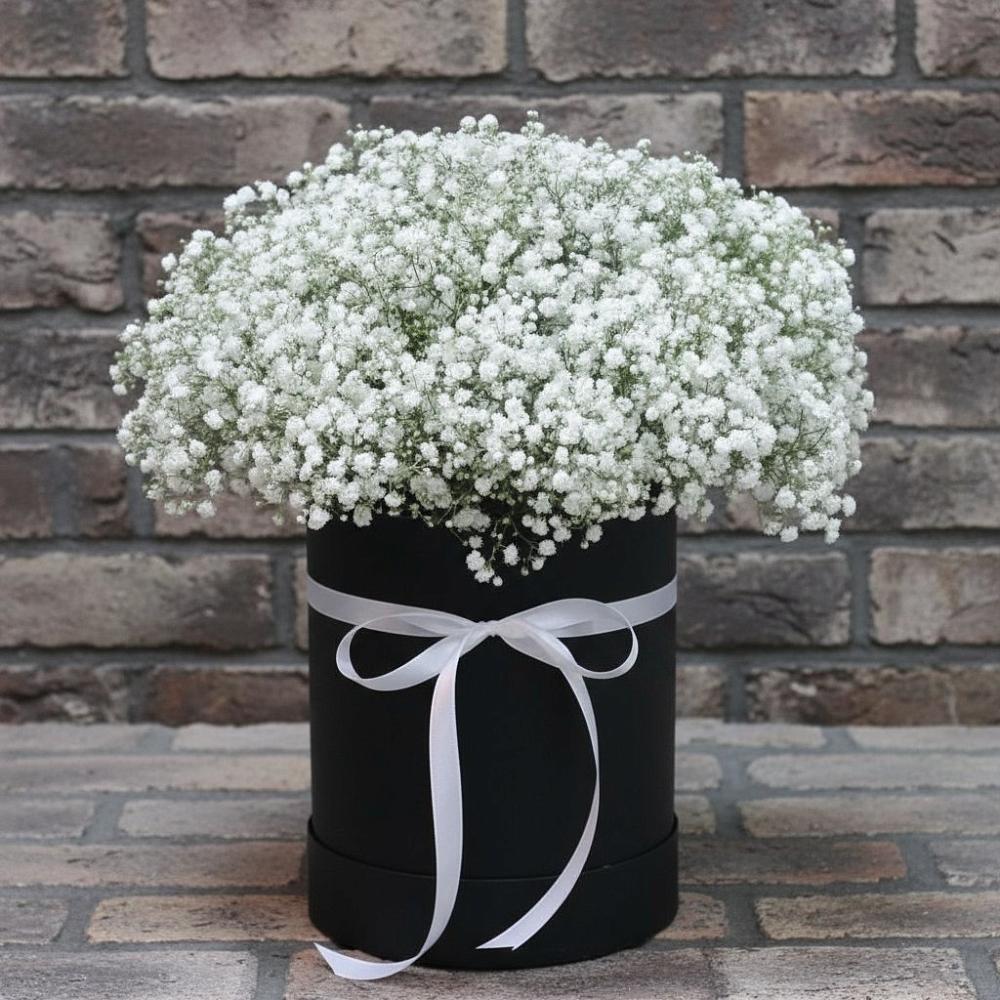 Цветочная композиция из Гипсофила в шляпной коробке в Большегривском