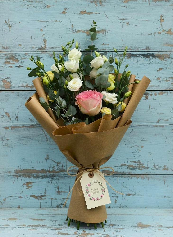 Букет цветов из: Розы и Лизиантусы в Большегривском