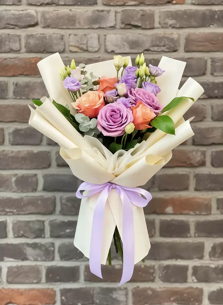 Букет цветов из: Лизиантусы и Розы в Большегривском