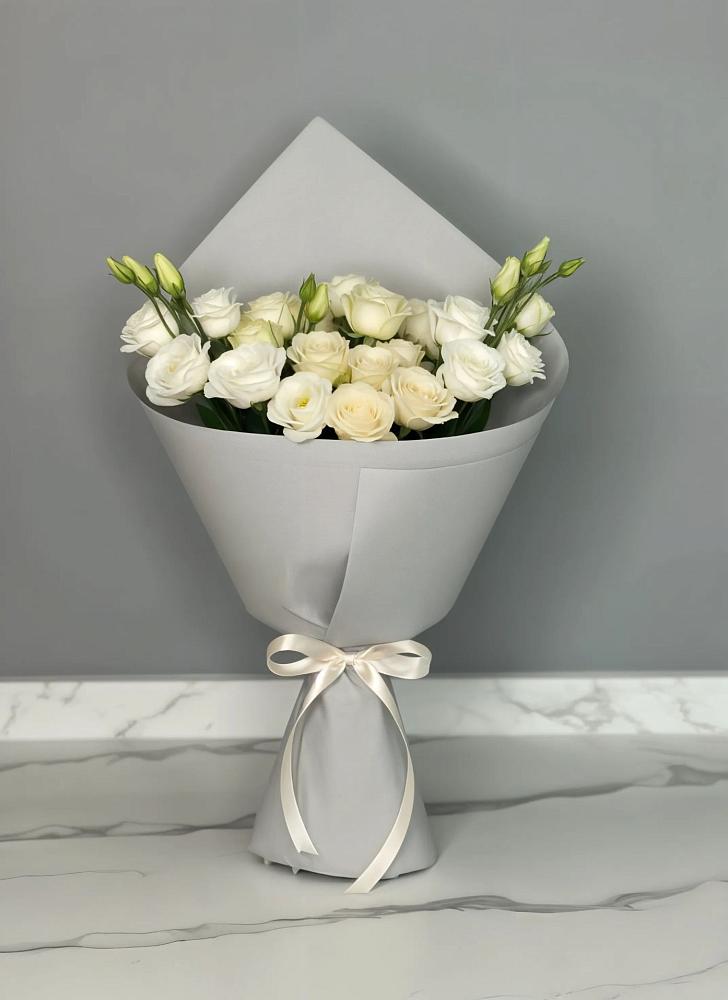 Букет цветов из: Розы и Лизиантусы в Большегривском