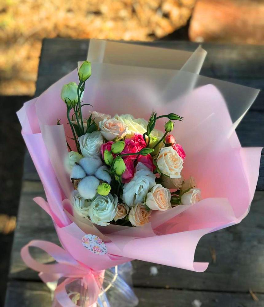 Букет цветов из: Розы и Лизиантусы в Большегривском