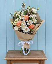 Букет цветов из:  Альстромерии, Лизиантусы, Розы и Хризантемы в Большегривском