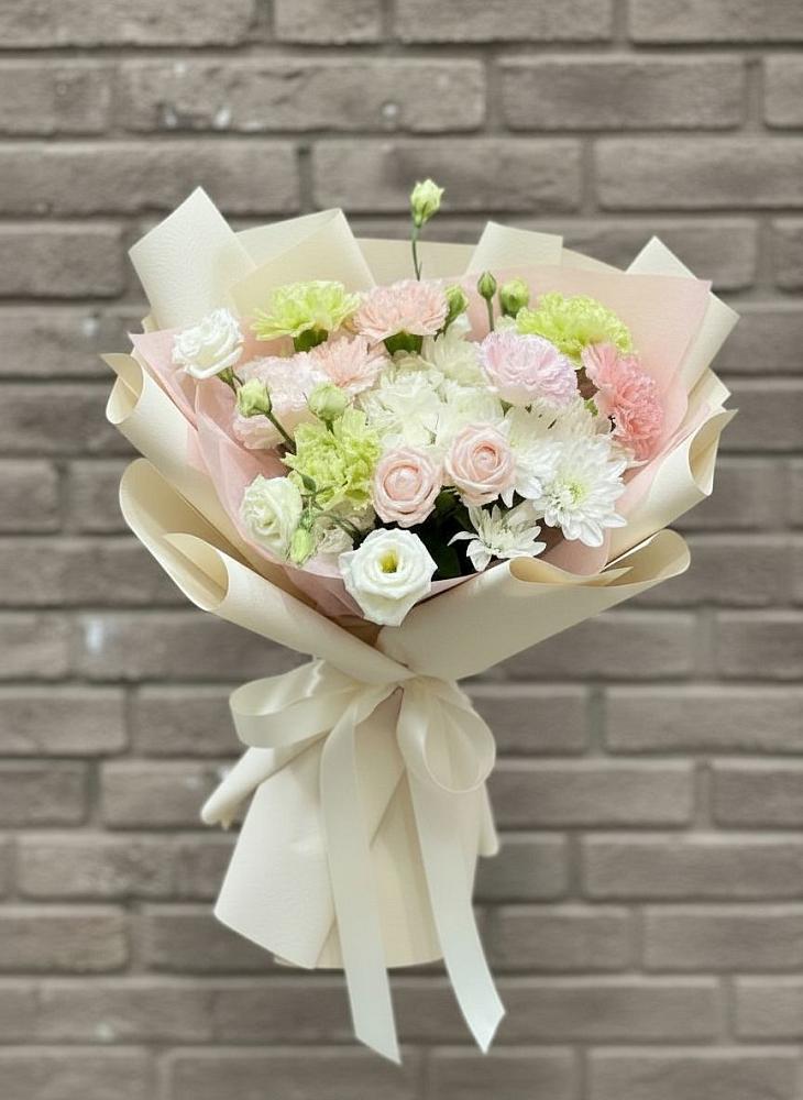 Букет цветов из: Гвоздики, Розы, Лизиантусы и Хризантемы в Большегривском