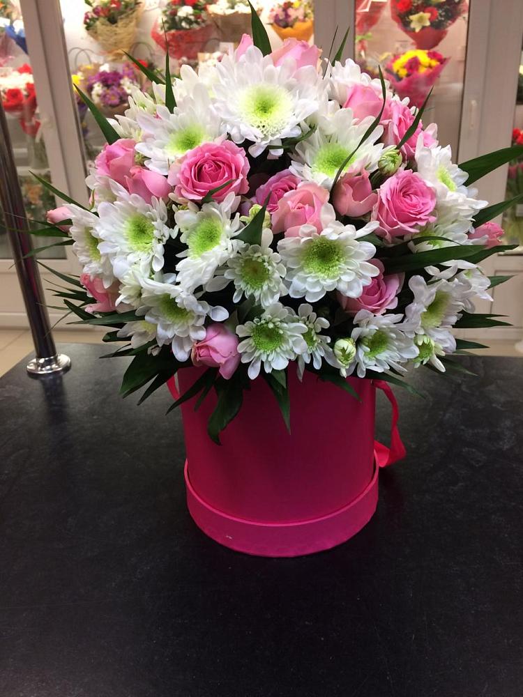 Цветочная композиция из Розы и Хризантемы в шляпной коробке в Большегривском