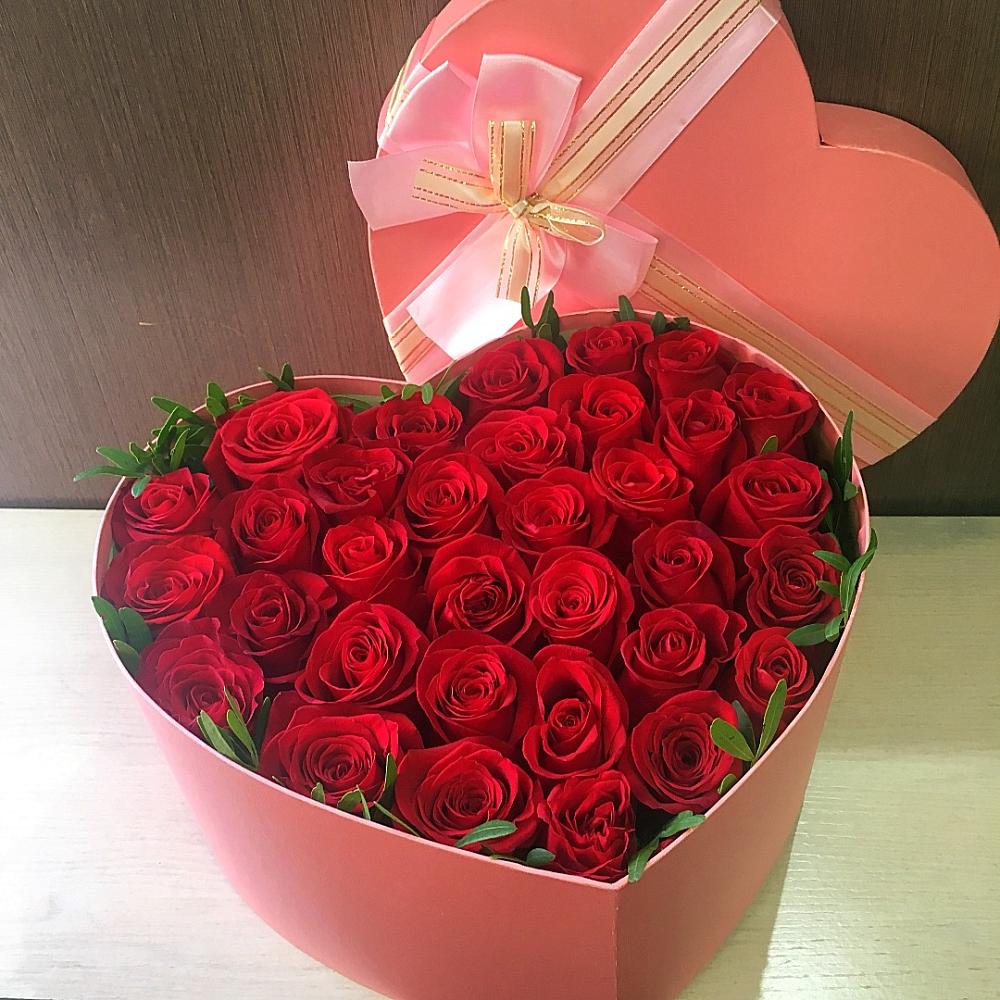 Цветочная композиция из Розы в коробке в виде сердца в Большегривском