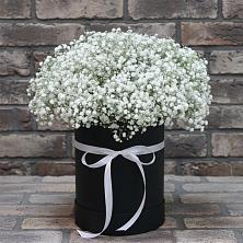 Цветочная композиция из Гипсофила в шляпной коробке в Большегривском