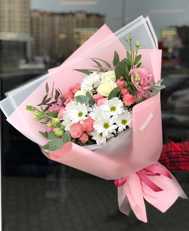Букет цветов из: Розы, Лизиантусы и Хризантемы в Большегривском